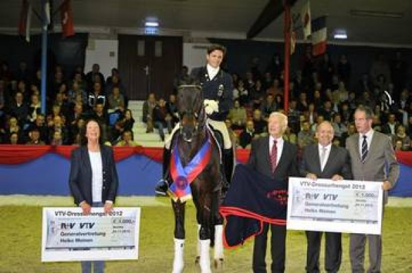 Rubin Cortes VTV- Oldenburgse hengst vh jaar 2011!